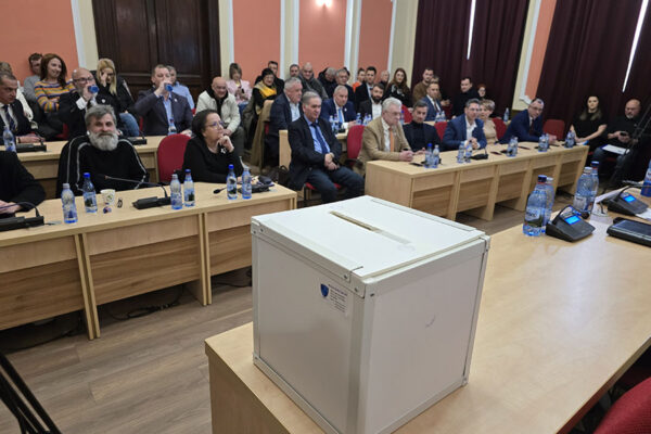 Când trei se ceartă, PSD câştigă