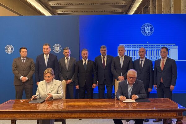 Vești bune pentru hunedoreni. Contractul de construire a noului stadion, parafat