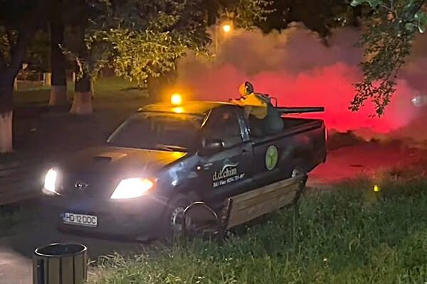 Acțiune de dezinsecție pentru combaterea căpușelor, la Hunedoara