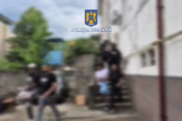 (VIDEO) Șapte bărbați reținuți în cazul tânărului bătut în plină stradă, la Lupeni