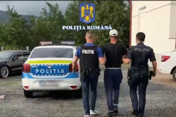 Reținut de polițiști după ce și-ar fi agresat fosta concubină, încălcând ordinul de protecție