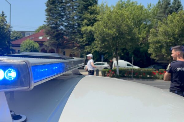 Bărbat reținut după ce ar fi tras cu arma spre locuința unei persoane din Petrila